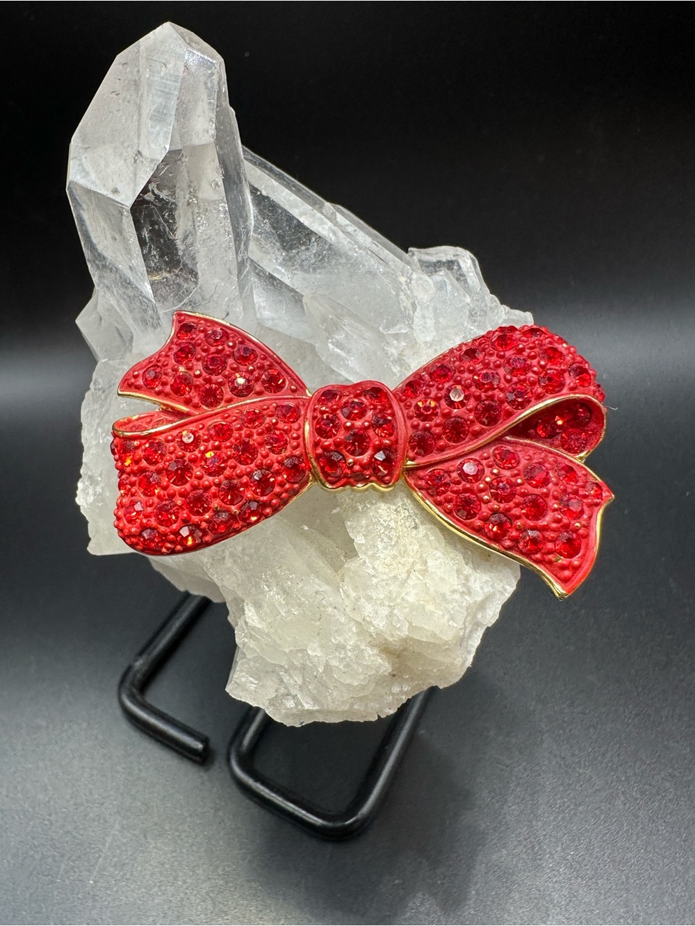 Vintage Robert Kuo Pavé Ruby Red Swarovski Crystal Ribbon Bow Brooch Pin 14K GP